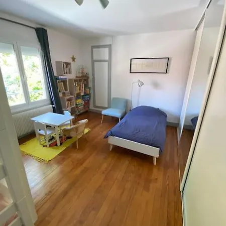 Maison Abatilles Au Pied Du Parc Pereire Holiday home *