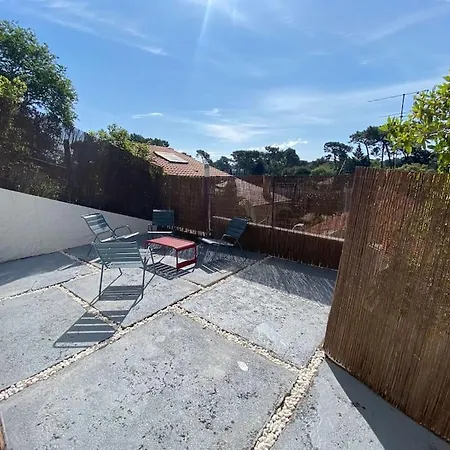 Holiday home Maison Abatilles Au Pied Du Parc Pereire