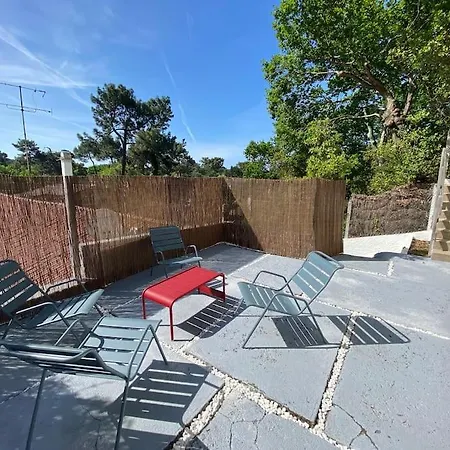 Maison Abatilles Au Pied Du Parc Pereire Holiday home *